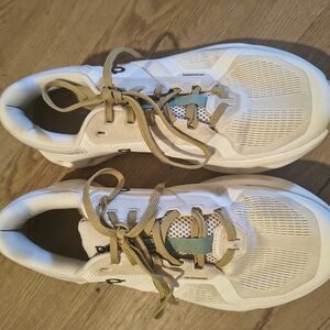 Women's On Shoes Size 10 Wide